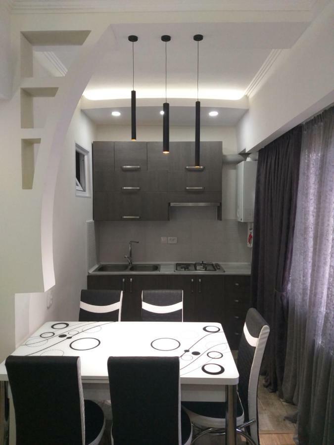 Apartment For You Tbilisi ภายนอก รูปภาพ